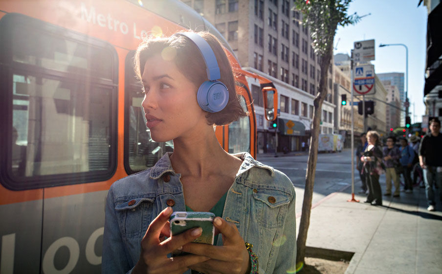 JBL T450BT Ohrmuschel mit Steuerungstasten für Musikwiedergabe und Anrufe - Image