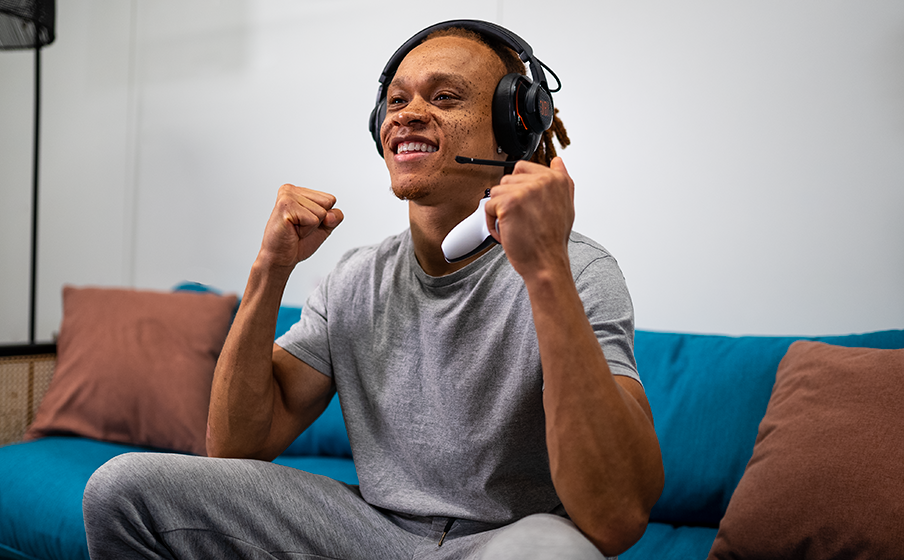 JBL Quantum 910 Wireless Verschaffe dir einen Vorteil wie die Profis auf deinem PC mit dem durch Head-Tracking verbesserte JBL QuantumSPHERE 360™ - Image