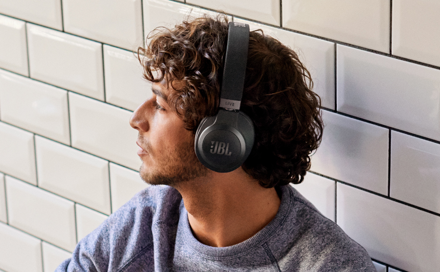JBL Live 660NC Blende Umgebungsgeräusche aus oder lass sie zu. Deine Wahl. - Image