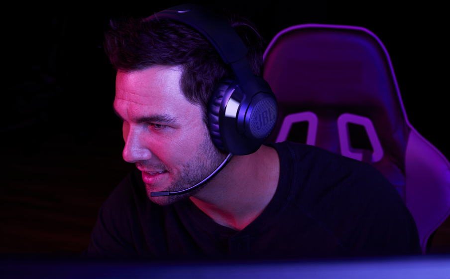 JBL Quantum 350 Wireless Mit einem abnehmbaren Boom-Mikrofon mit Stummschaltung kannst du dir Gehör verschaffen, wenn du es denn möchtest - Image