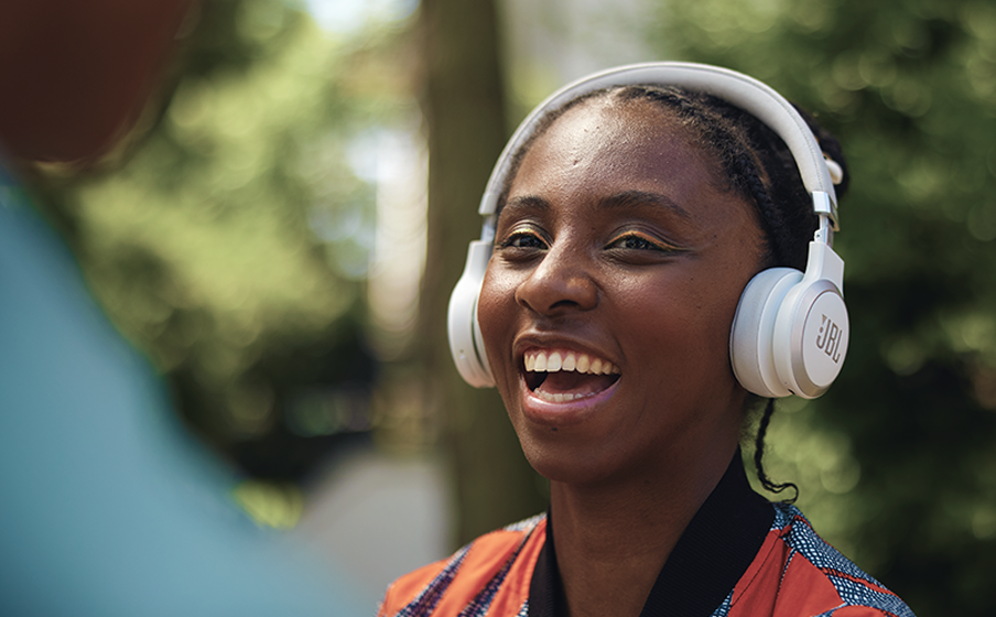 mit Noise Kabelloser | JBL 670NC Adaptive On-Ear-Kopfhörer Cancelling True Live