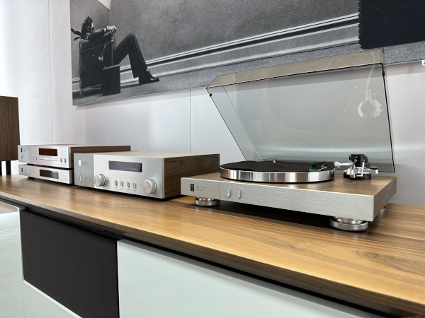 HARMAN to show Black Edition of JBL Classic Series at CEDIA